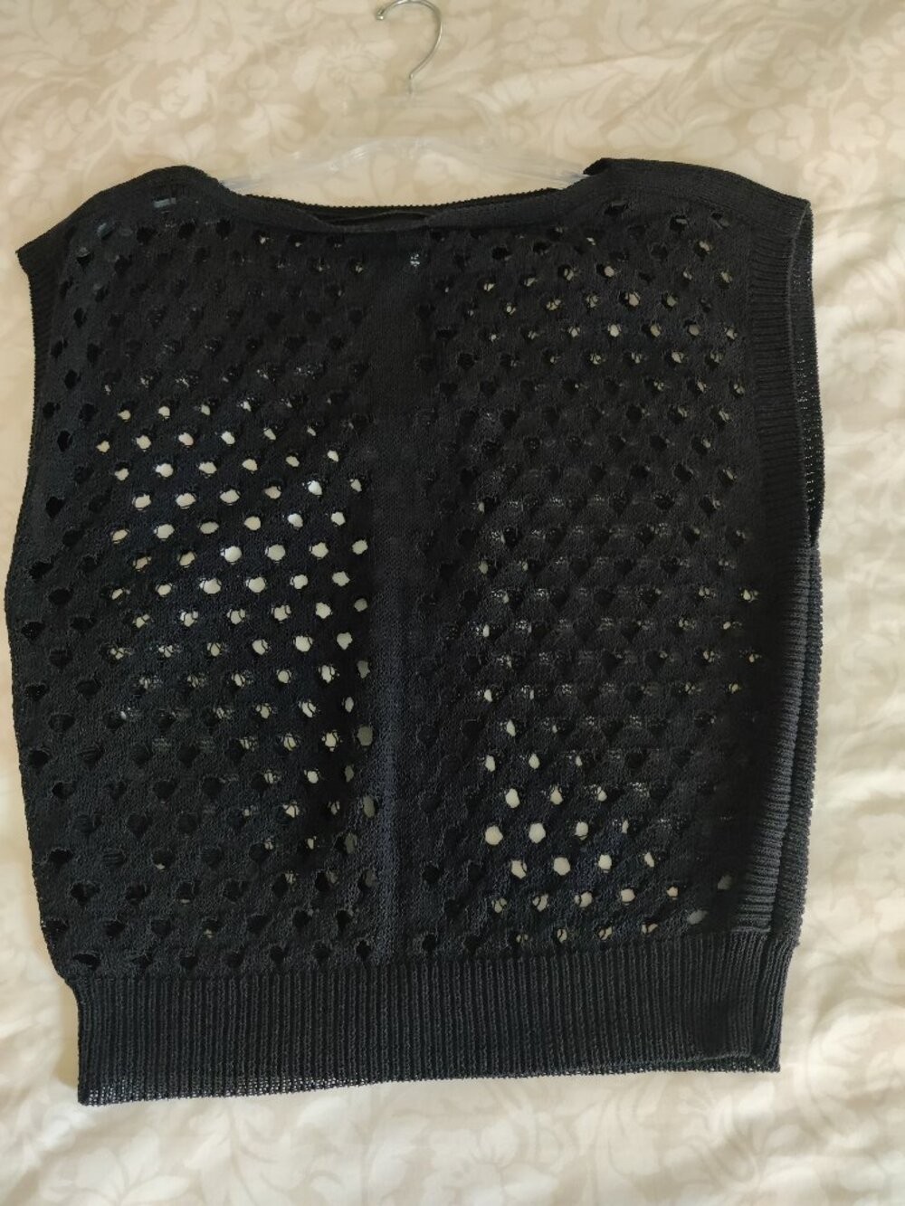 NWOT White House Black Market WHBM SZ-S Crochet-Knitted Vest Top in BLACK